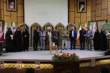 محفل انس با قرآن به همراه تقدیر از مقام آوران قرآنی دانشگاه برگزار شد